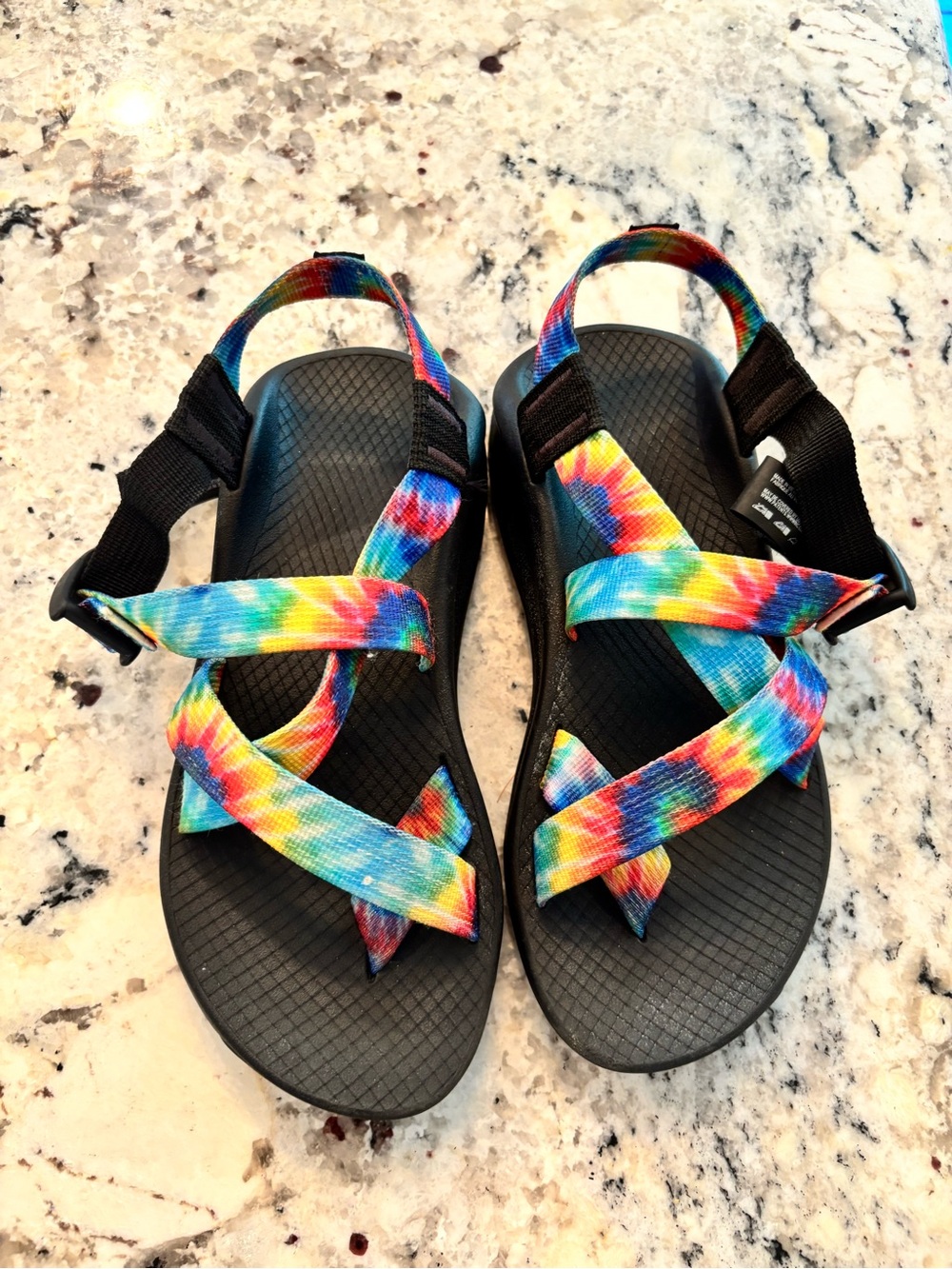 Women’s chaco tie dye rainbow size 5
